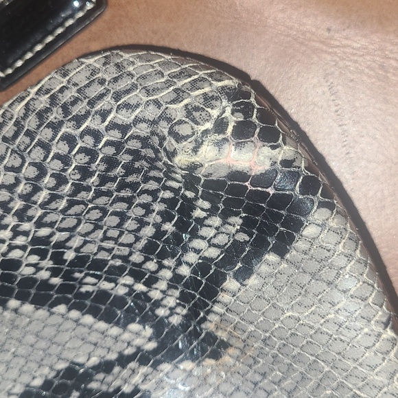 🤩Excellent Coach Snakeskin Kisslock Wristlet🤩 - Picture 3 of 5